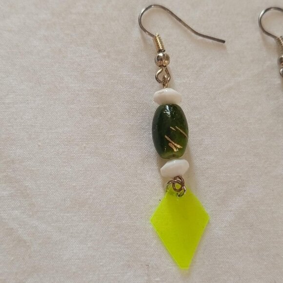 Handmade (Nalepo Maasai Women's Group) bead necklace with matching earrings - Picture 6 of 6